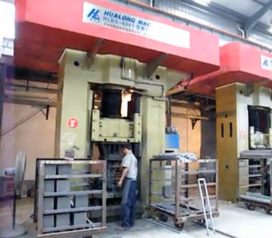 630噸、400噸電動(dòng)螺旋壓力機(jī)生產(chǎn)現(xiàn)場視頻