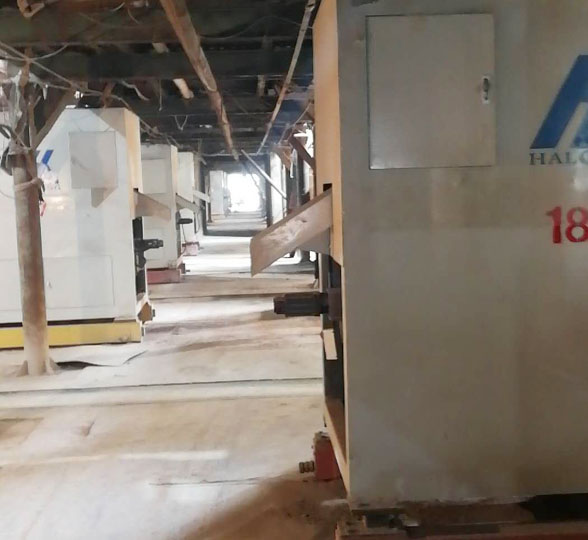 華隆耐火磚布料機(jī)，耐火磚成型僅需一人取磚即可